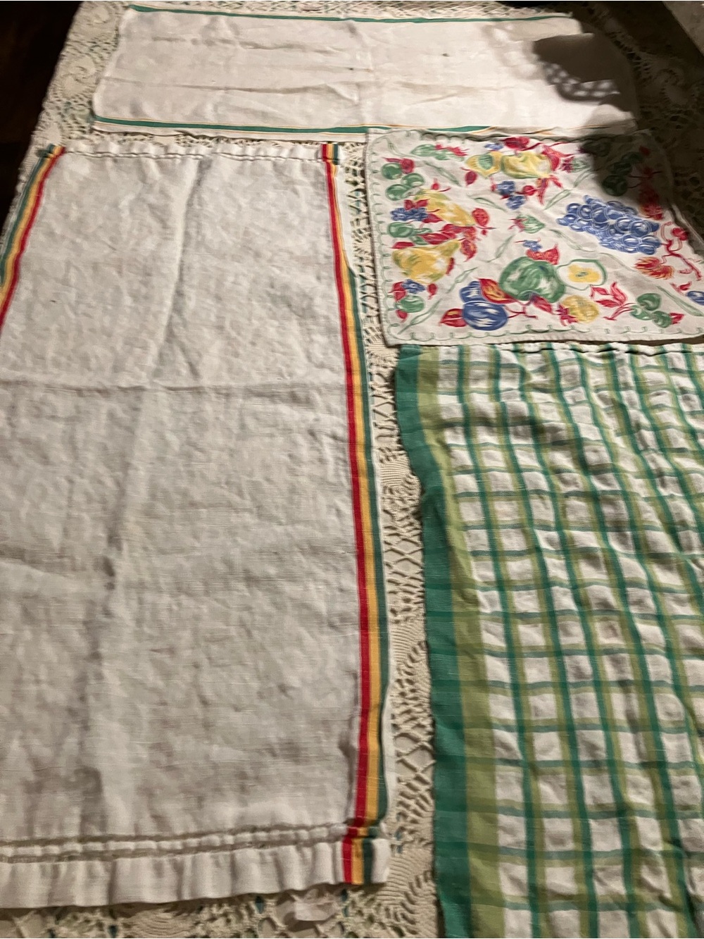 Vintage lot of 4 linen dish towels